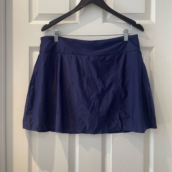 Woman’s navy bathing suit bottoms - Picture 1 of 3